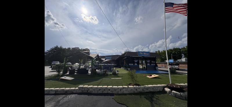 716 Wings restaurant exterior